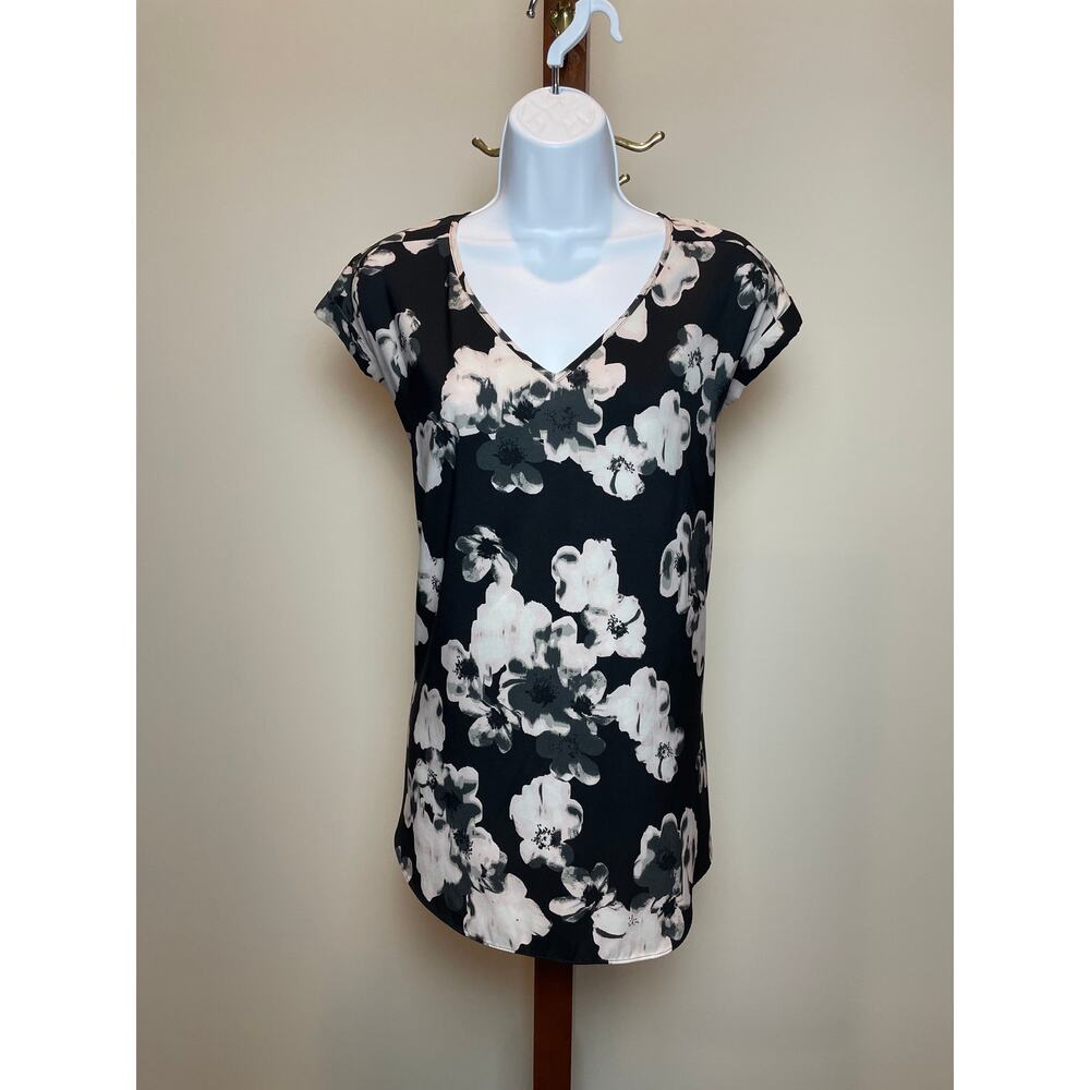 Express Black White Floral V Neck Handkerchief Hem Tunic Top Size L - Picture 7 of 7